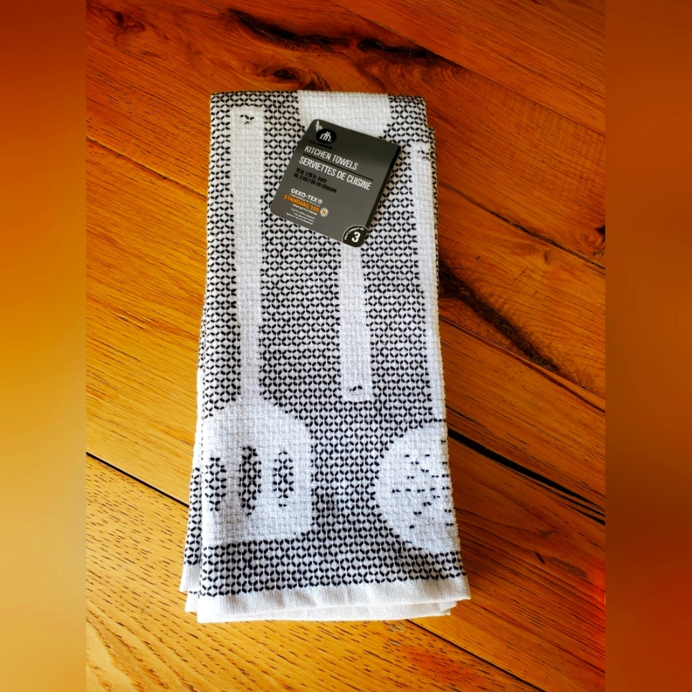 Nwt set of 3 kitchen towels